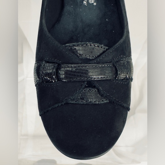 Walking Cradles Freya Black Round Toe Slip On Nubuck Leather Flat 7.5 Wide. NWOT - Picture 8 of 12